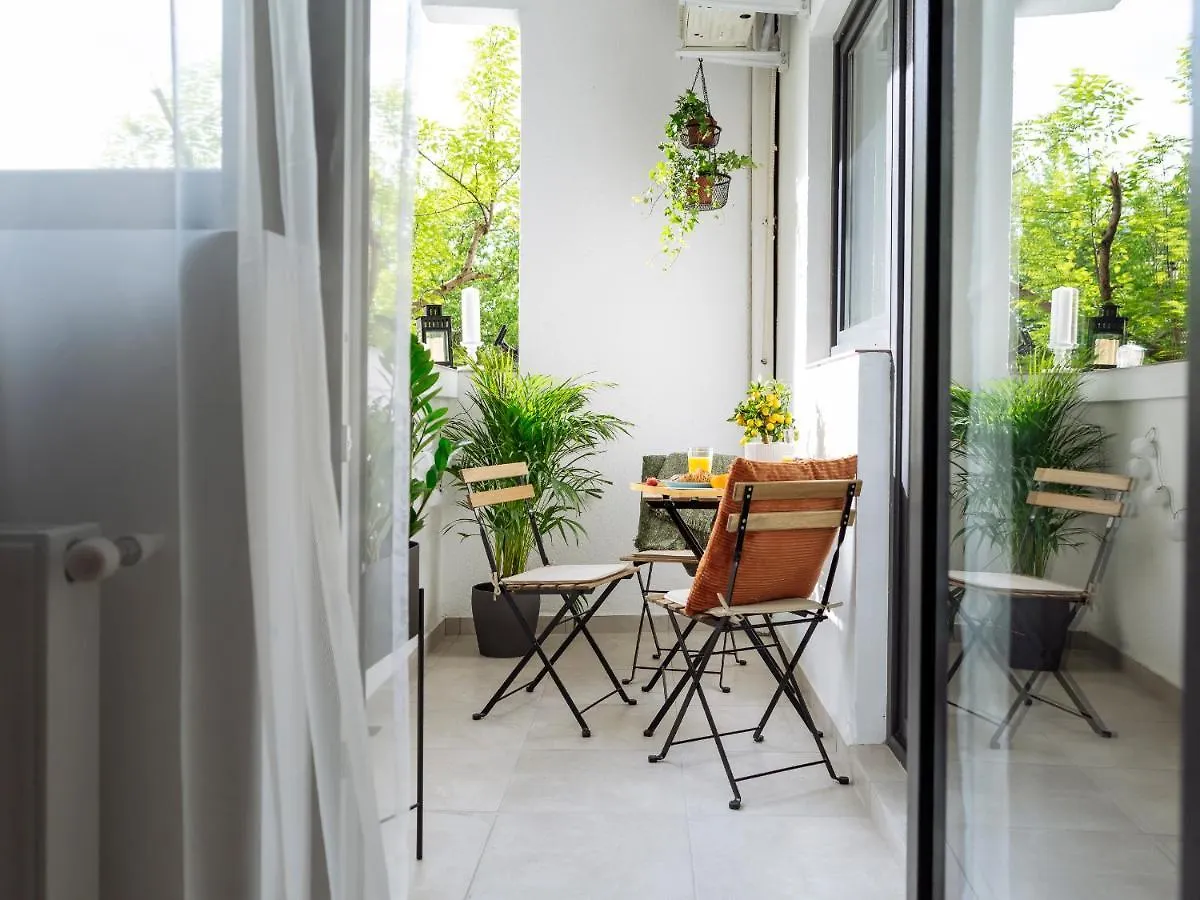 Bright 3Br Flat - Top Location - Green View Balcony Bucharest Apartment