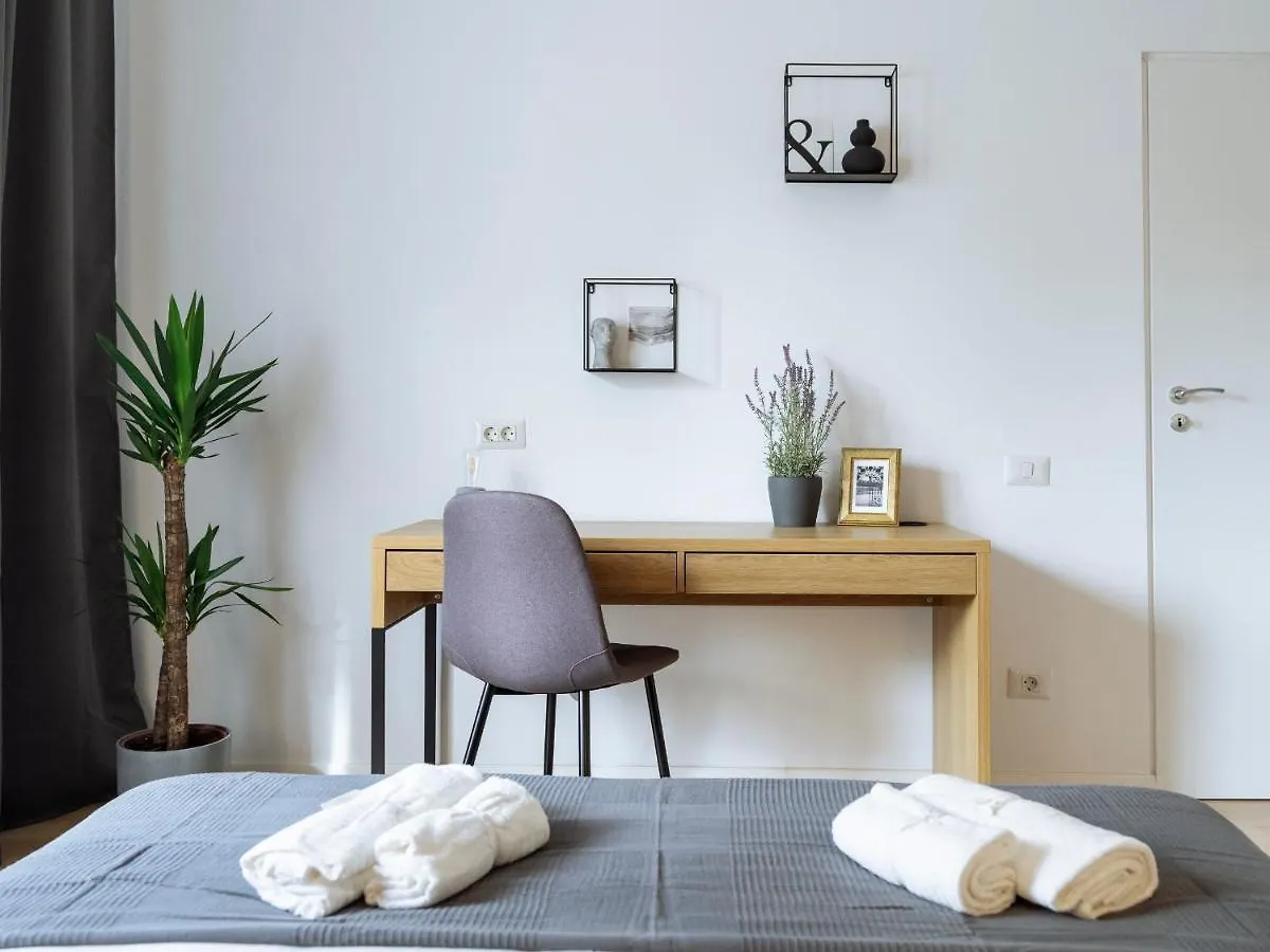 Apartment Bright 3Br Flat - Top Location - Green View Balcony Bucharest