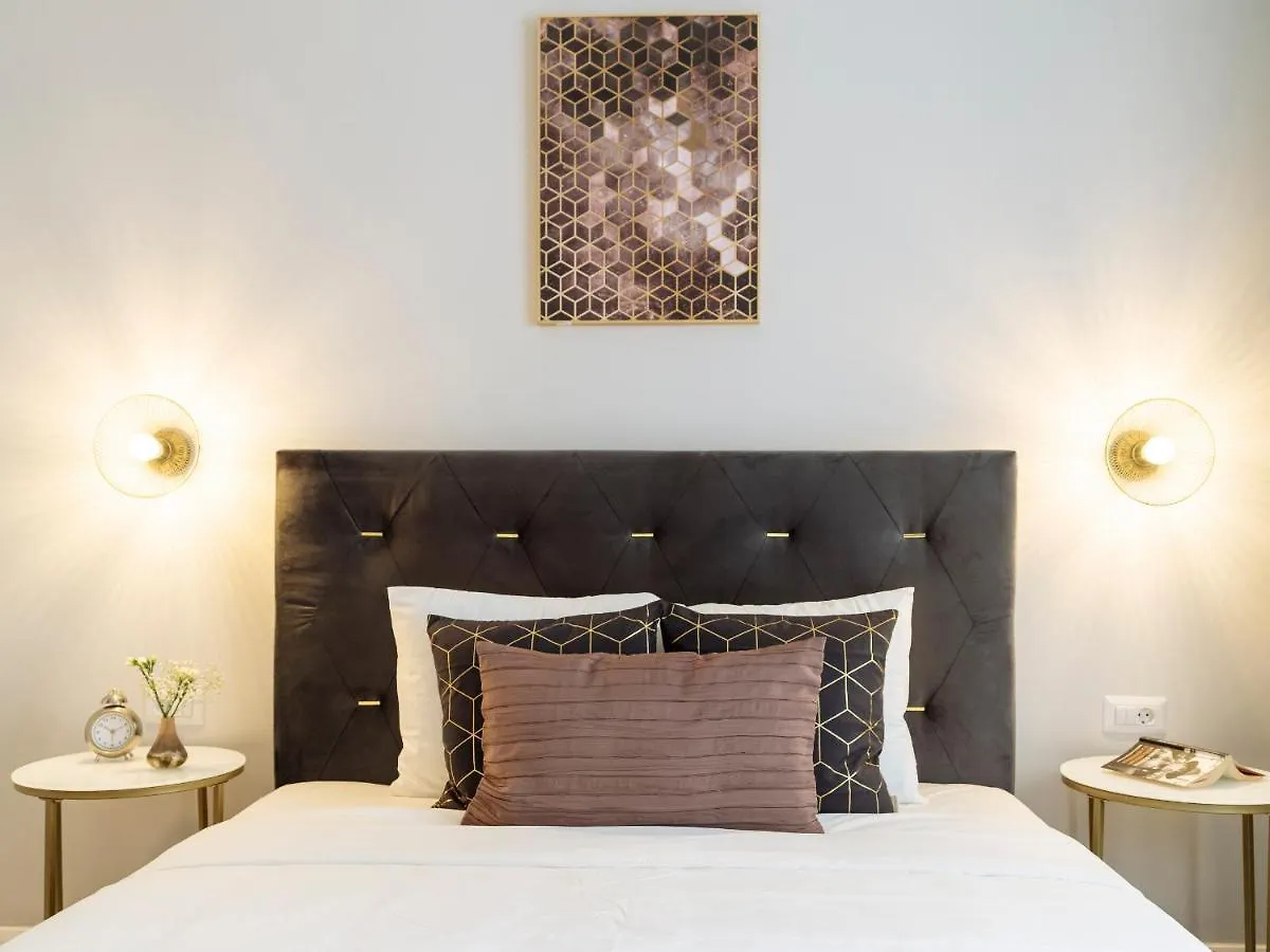 בוקרשט Bright 3Br Flat - Top Location - Green View Balcony דירה
