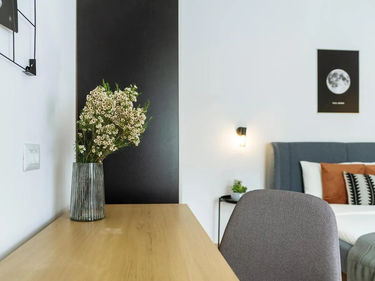 Bright 3Br Flat - Top Location - Green View Balcony Bucharest Apartment